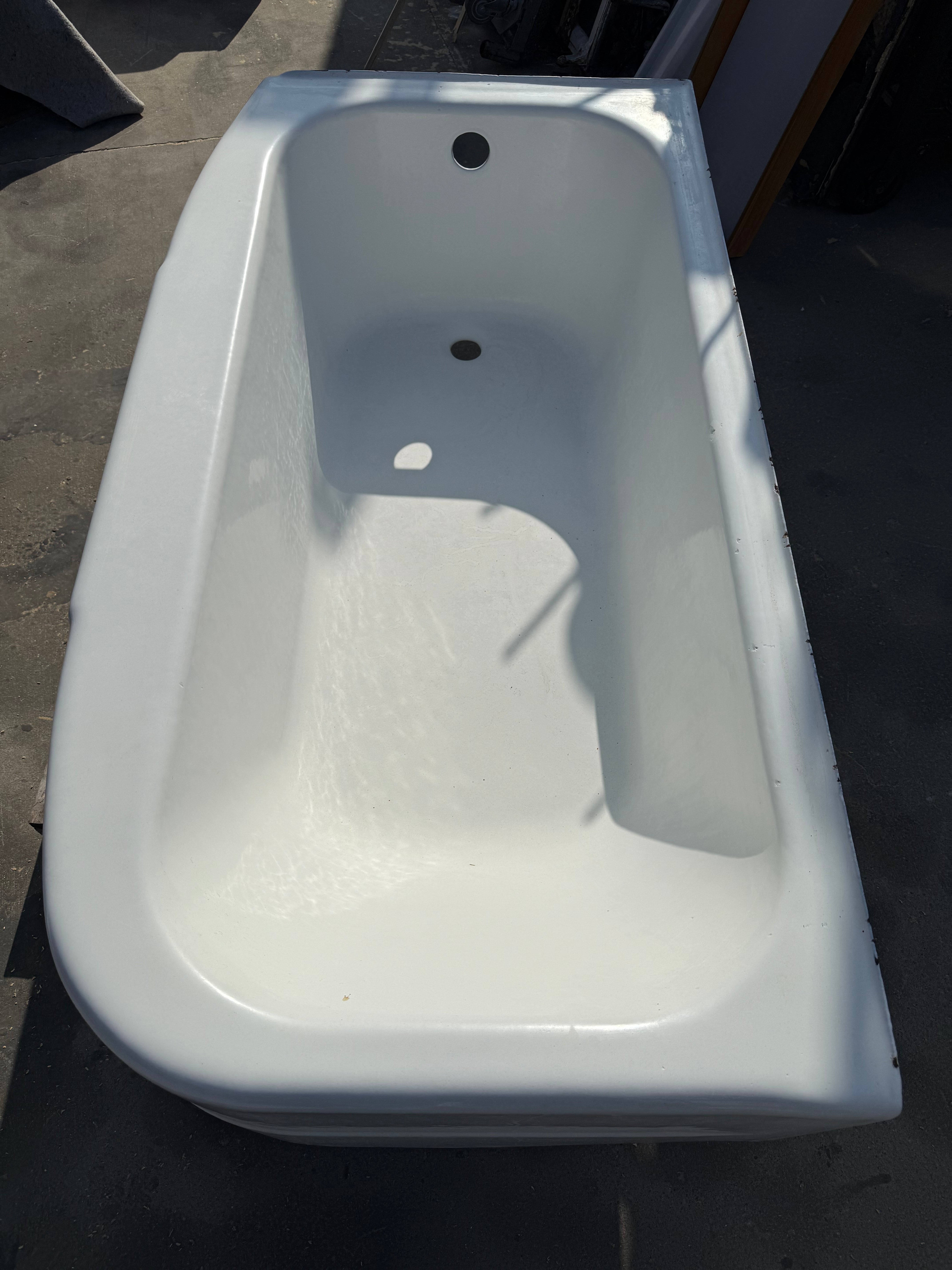 60" Right Corner White (TB-214)