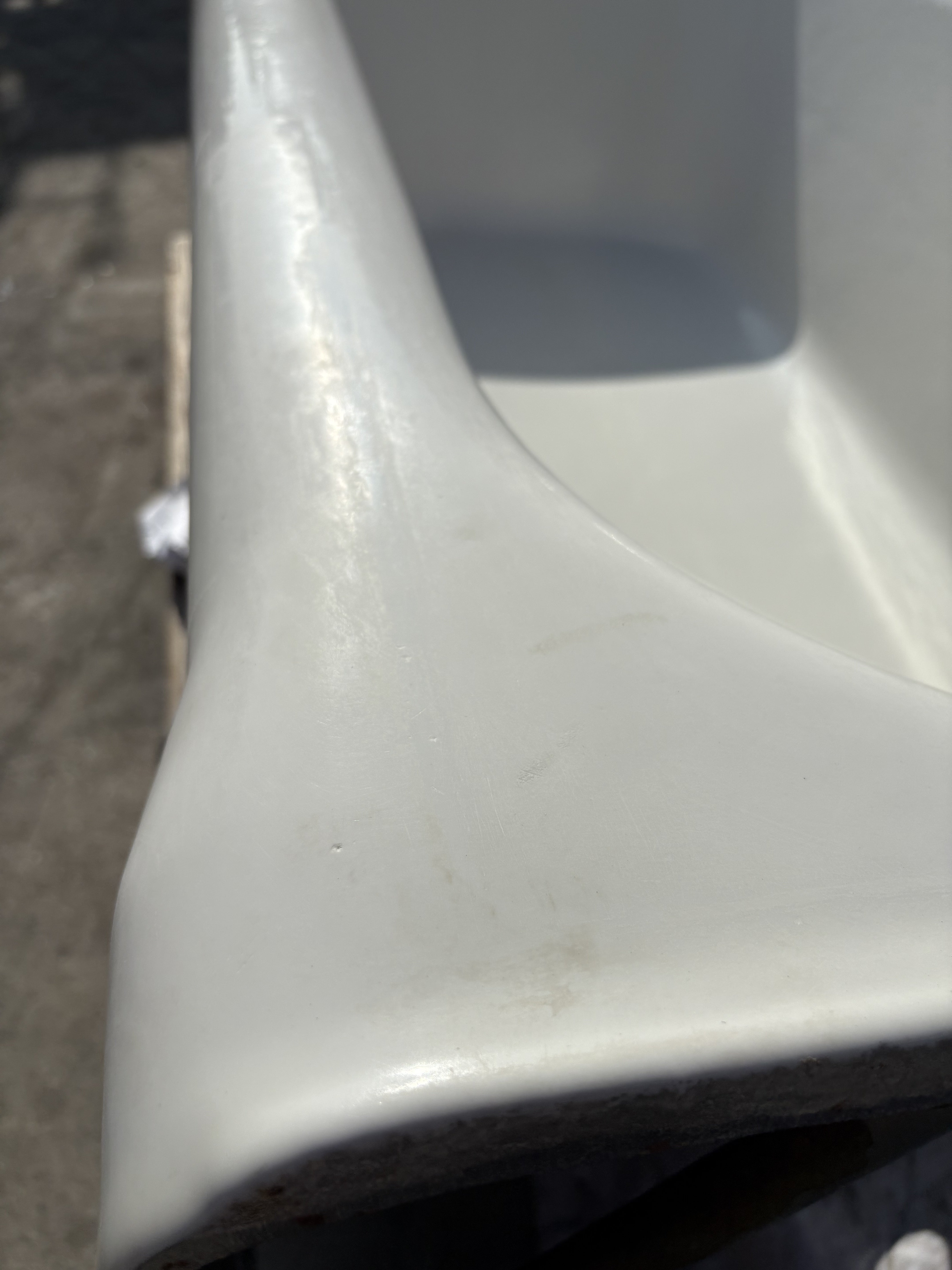 61" Left Corner White (TB-160)