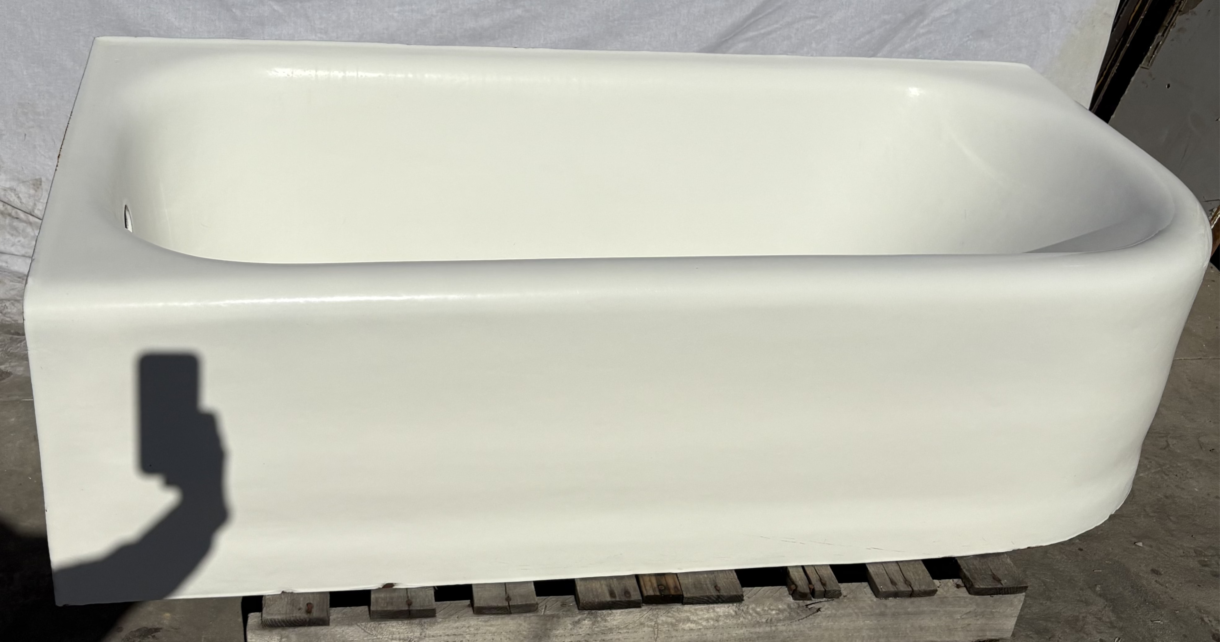 66.5" Right Corner White (TB-172)
