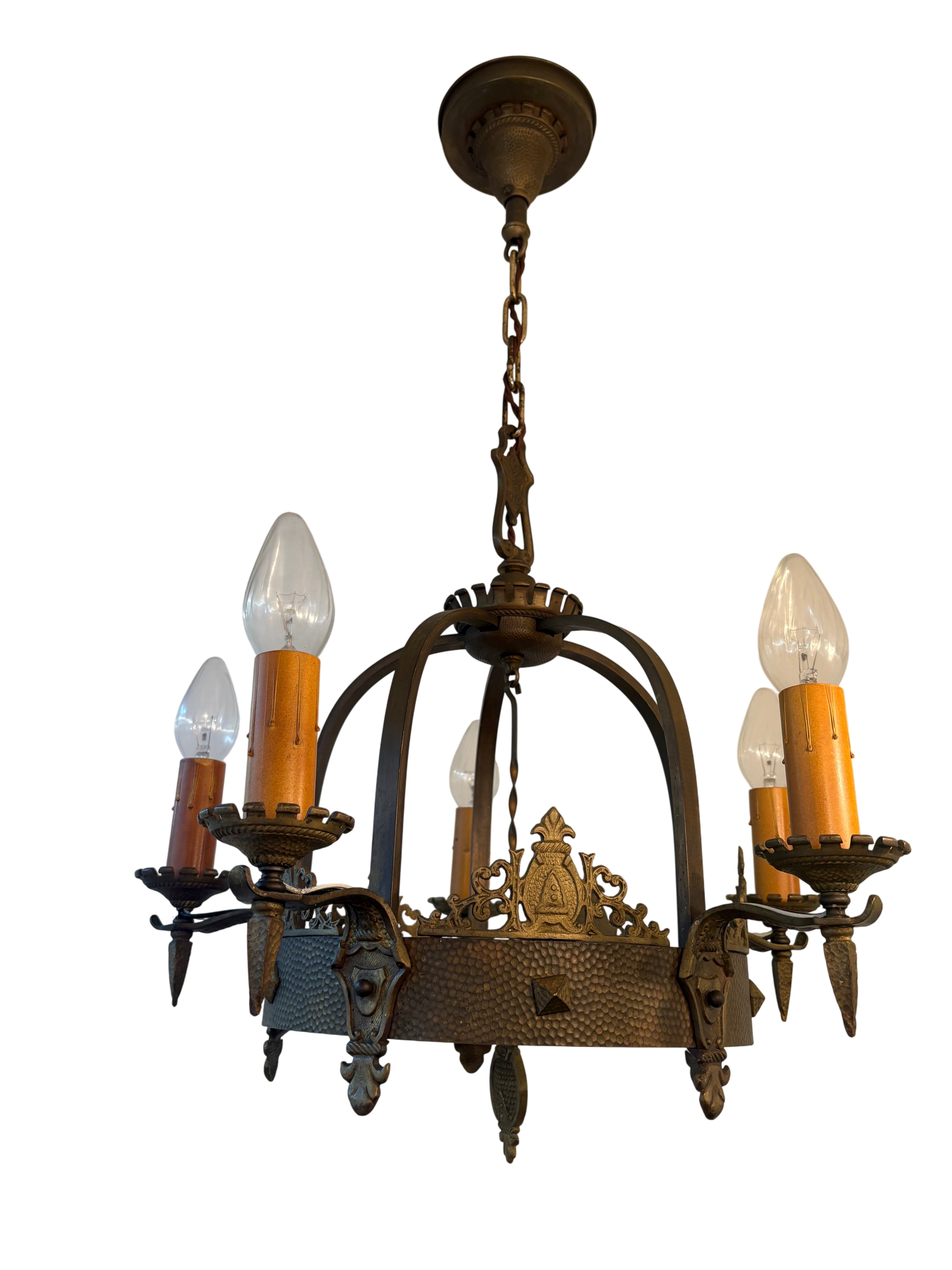 CHANDELIER – ORNATE METAL (LT-1178)